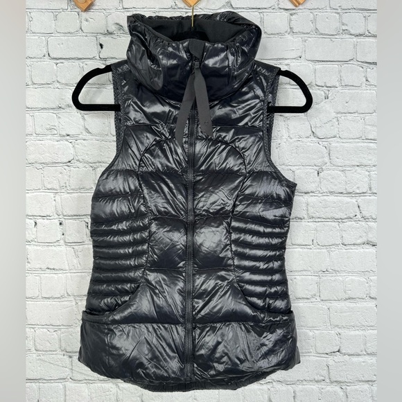 Lululemon Fluffin Awesome Vest Size 4 Shiny Full Zip High Neck Pockets Black - Picture 3 of 15